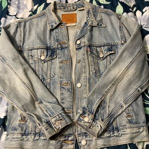 NWOT Levi’s Denim Jacket